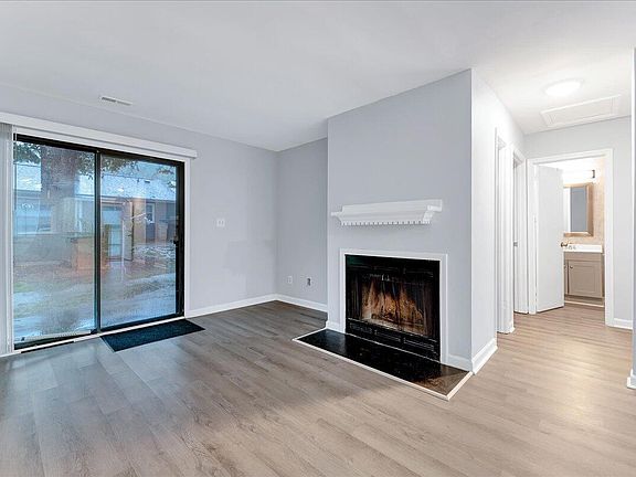 142 Quartz Street, 62954 Nickel City