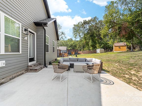 126 Scarlet Oak Street, 47203 Silver City