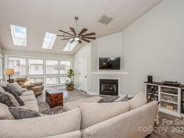 27 Willow St, 83601 Iron City