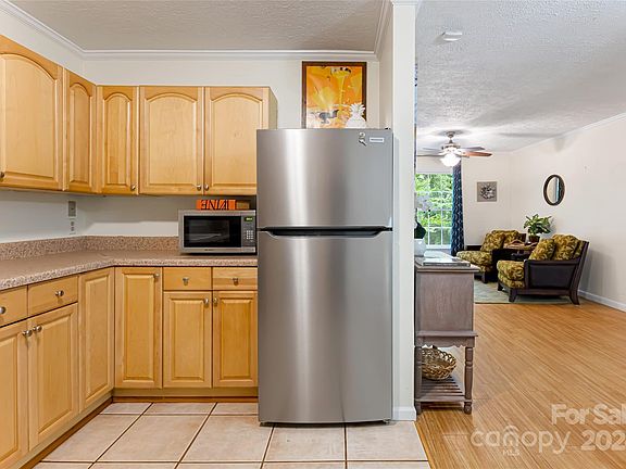 42 Tulip Street, 23456 Titanium City