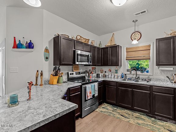 47 Greenbriar Lane, 63849 Gold City