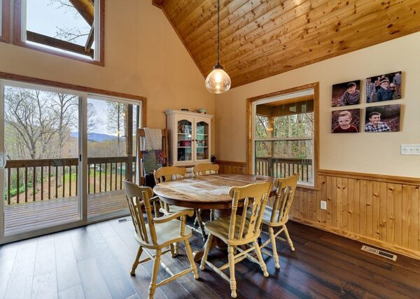 102 Violet Street, 48572 Vanadium City