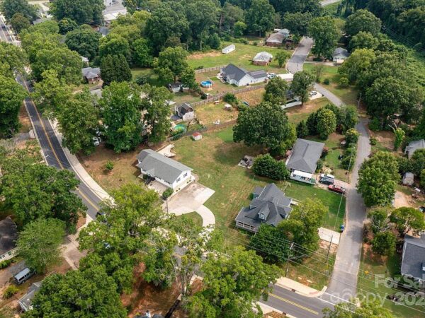 89 Ivy Lane, 45321 Iron Town