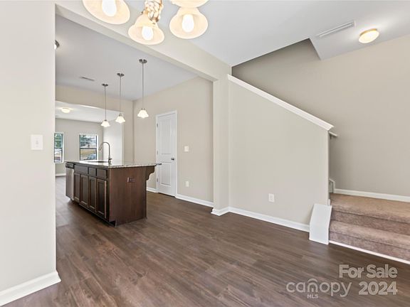 83 Oak Street, 34957 Onyx Town