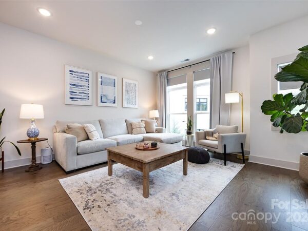 142 Quince St, 37562 Quartz Town