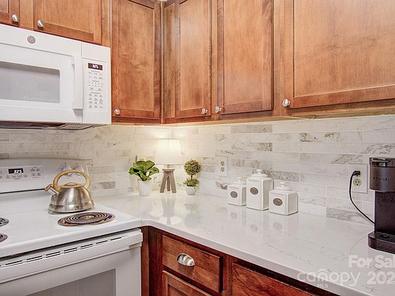 27 Jasmine St, 37492 Iron City