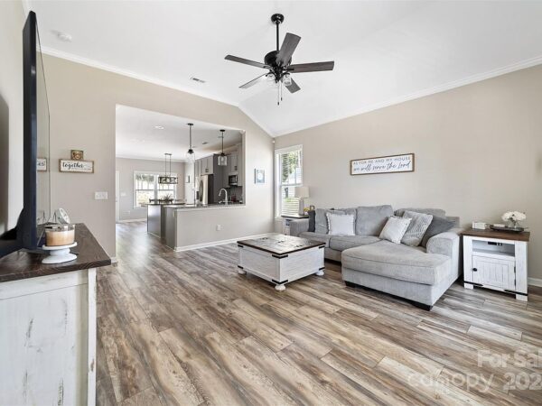 126 Scarlet Oak Street, 47203 Silver City
