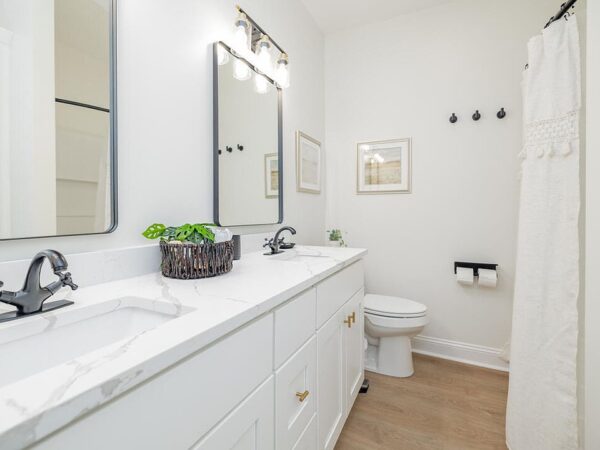 22 Oak Street, 31425 Silver City