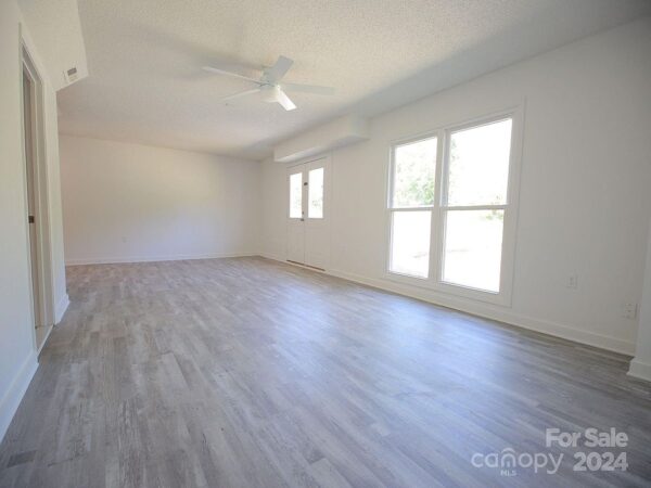 27 Kalmia Street, 47516 Nickel Town