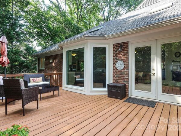 45 Yellowwood Street, 23847 Gold Town