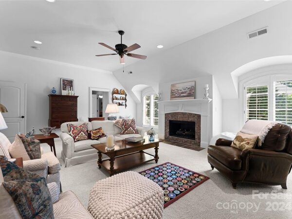 72 Lilac Lane, 23918 Iron City