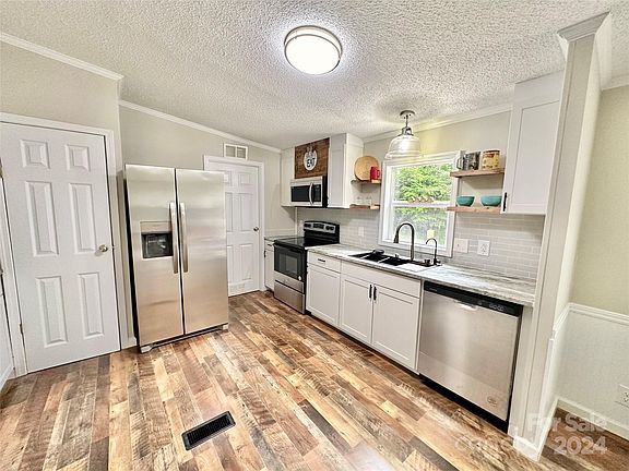 159 Rosewood Street, 48291 Ironville