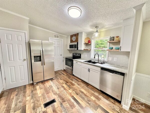 159 Rosewood Street, 48291 Ironville