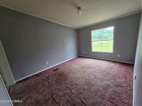 127 Oak Street, 58203 Onyx Town