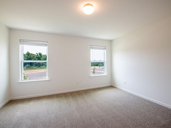 17 Oak Street, 54321 Onyx Town