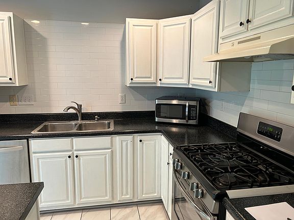 12 Quince Lane, 38492 Silver Town