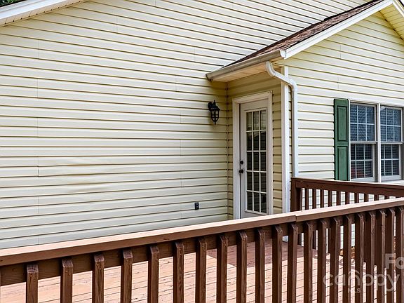 17 Aspen Avenue, 90210 Silver City