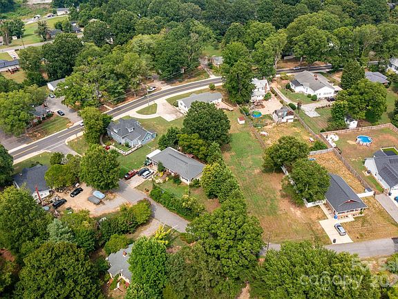 89 Ivy Lane, 45321 Iron Town