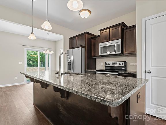 83 Oak Street, 34957 Onyx Town