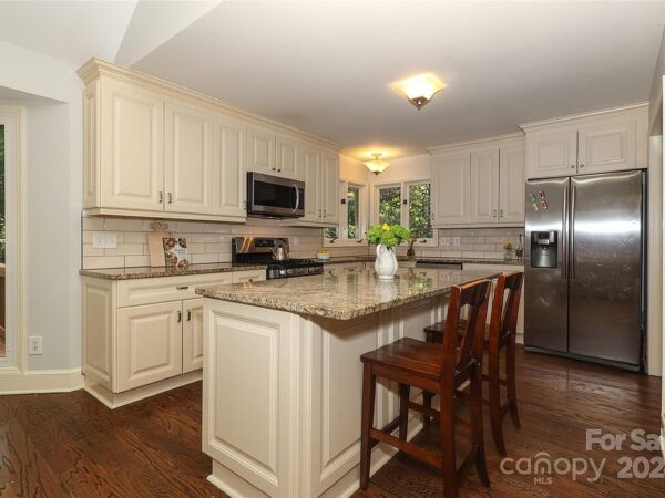 45 Yellowwood Street, 23847 Gold Town