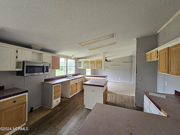 127 Oak Street, 58203 Onyx Town