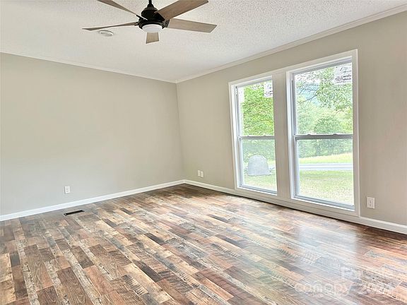 159 Rosewood Street, 48291 Ironville