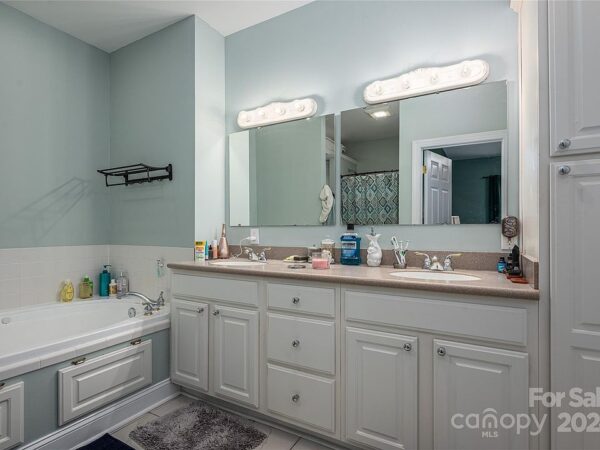 125 Jasmine St, 74829 Iron City