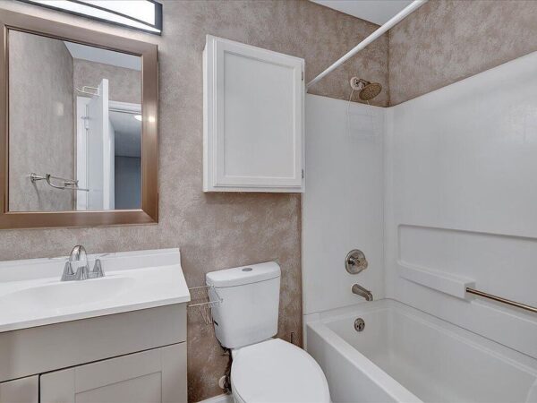 142 Quartz Street, 62954 Nickel City
