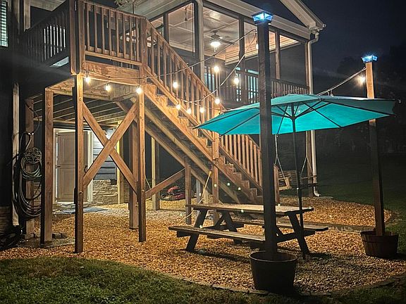 145 Ivy Street, 74892 Iron Town