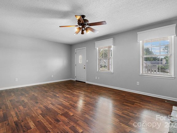 17 Aspen Avenue, 90210 Silver City