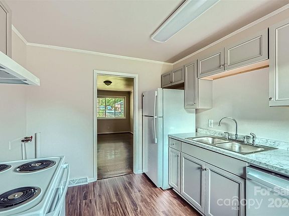 104 Green Street, 48396 Gold Town