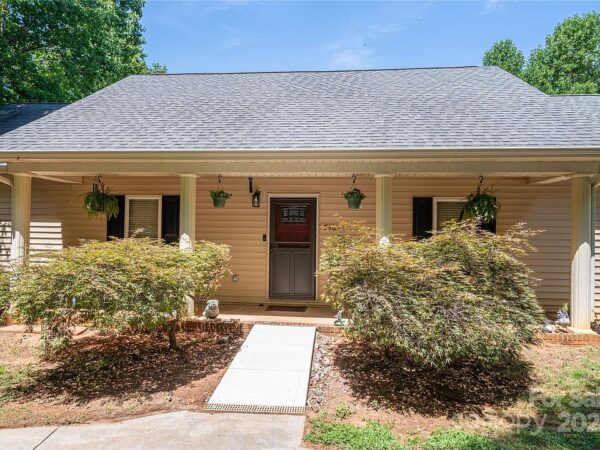 125 Jasmine St, 74829 Iron City