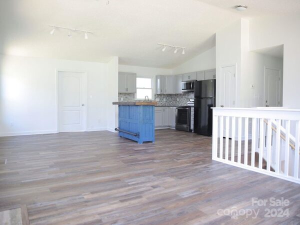 27 Kalmia Street, 47516 Nickel Town