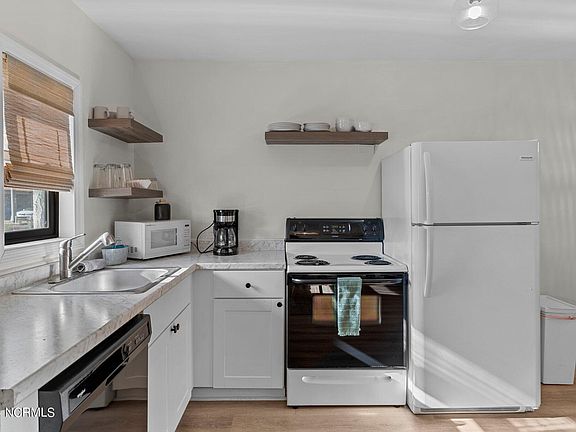 72 Jasmine Avenue, 48516 Iron Town