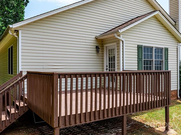 17 Aspen Avenue, 90210 Silver City