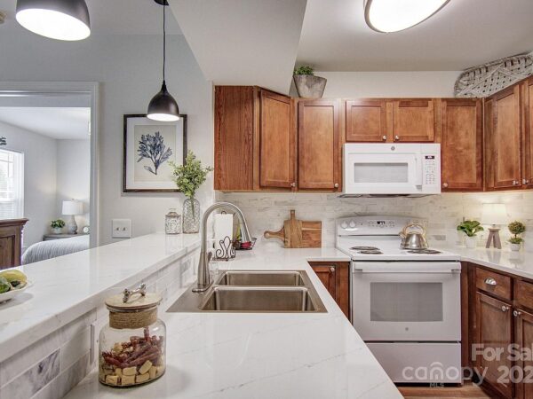 27 Jasmine St, 37492 Iron City
