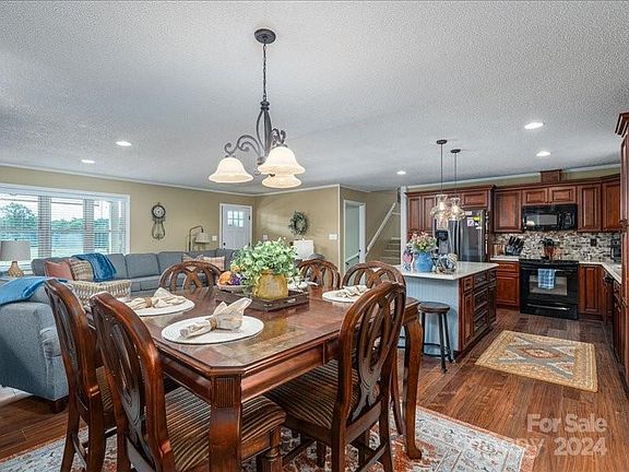 23 Fir Street, 86753 Iron Town