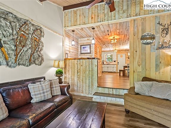 72 Greenbriar Drive, 48123 Gold City