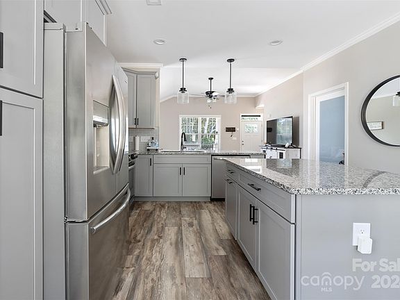 126 Scarlet Oak Street, 47203 Silver City
