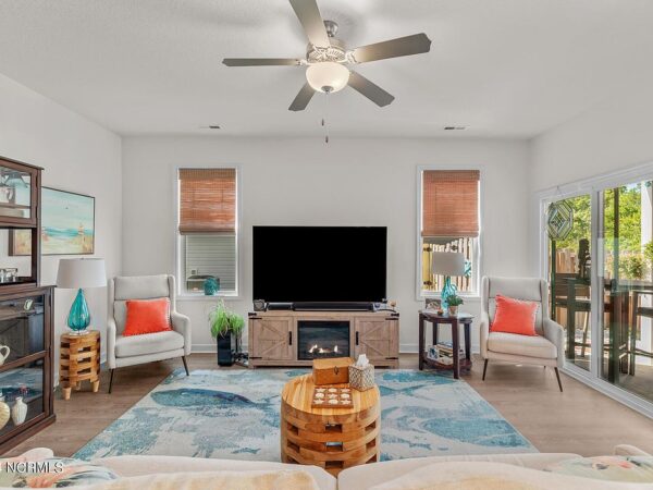 47 Greenbriar Lane, 63849 Gold City