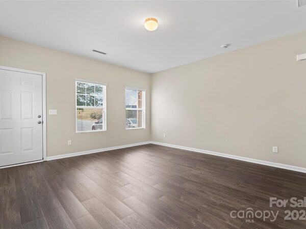 83 Oak Street, 34957 Onyx Town