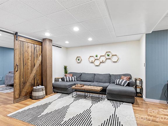 73 Dahlia Street, 48216 Copper City
