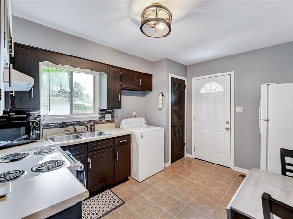 127 Lavender Lane, 68421 Lead City
