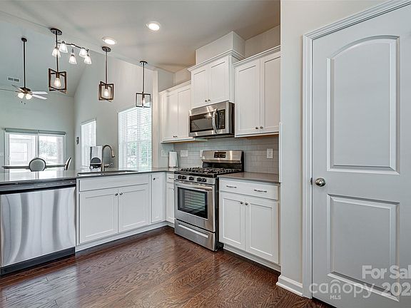 102 Cypress St, 07431 Copper City