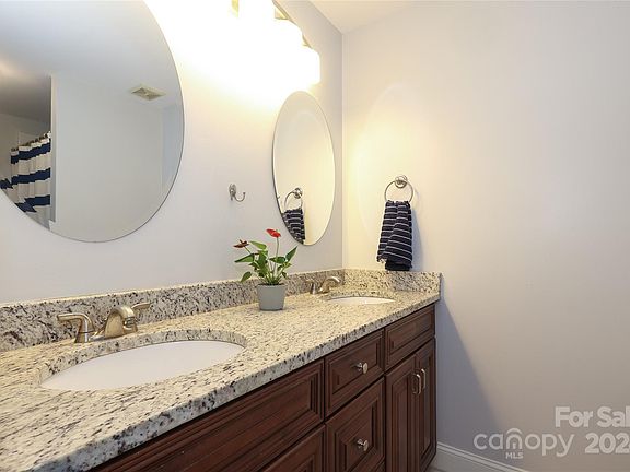 45 Yellowwood Street, 23847 Gold Town
