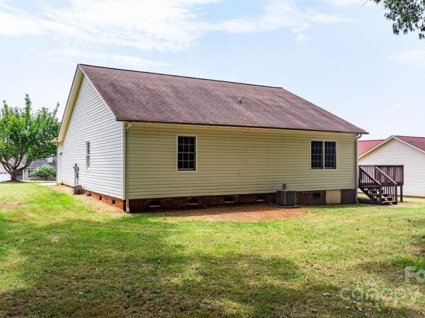 17 Aspen Avenue, 90210 Silver City