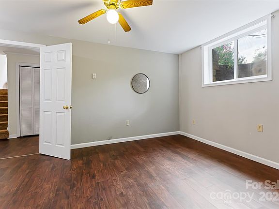 42 Tulip Street, 23456 Titanium City