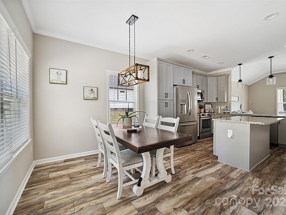 126 Scarlet Oak Street, 47203 Silver City