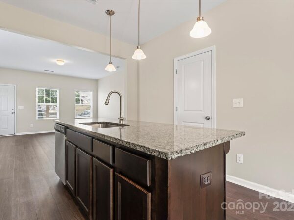 83 Oak Street, 34957 Onyx Town