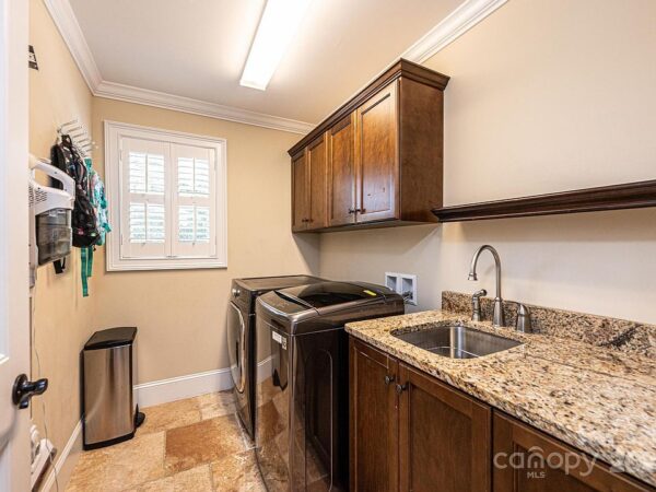23 Oak Street, 98104 Silver City